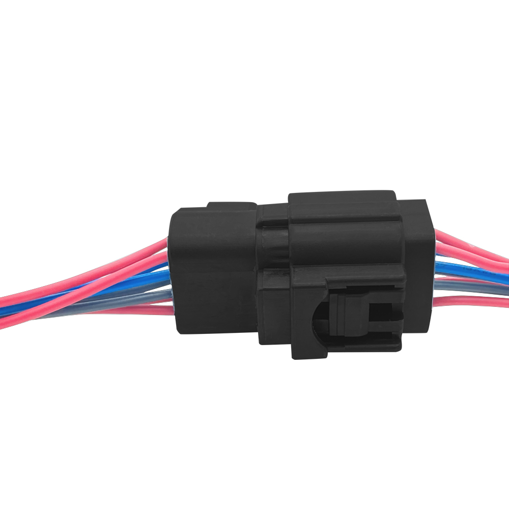 Waterproof and dustproof connector waterproof wire plug for vehicle